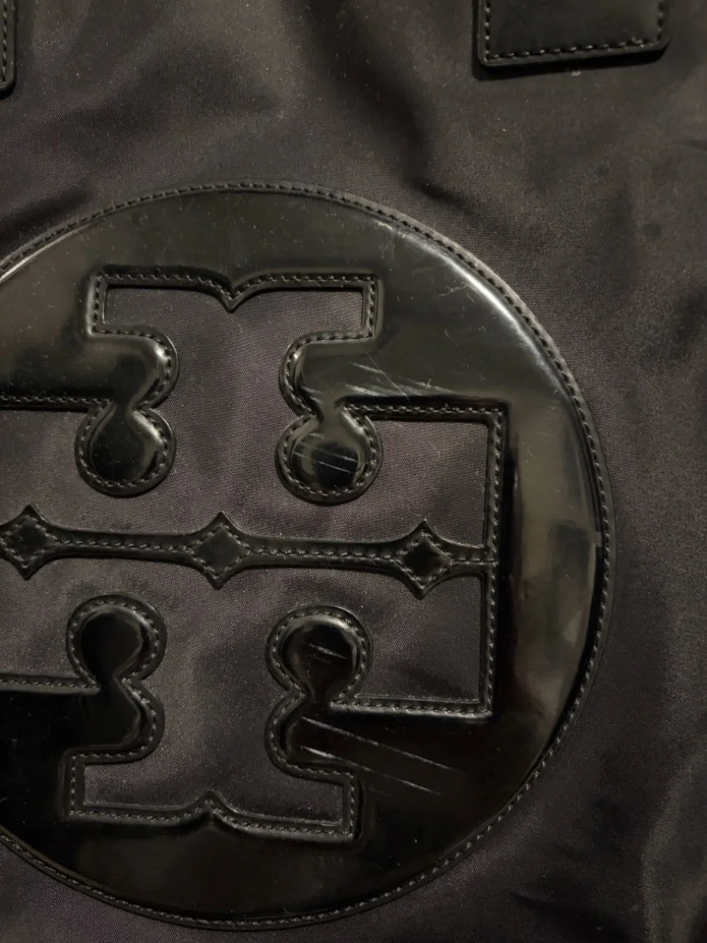Tory Burch – Ella Large Nylon Black Tote with Patent Trim - Picture 3 of 5